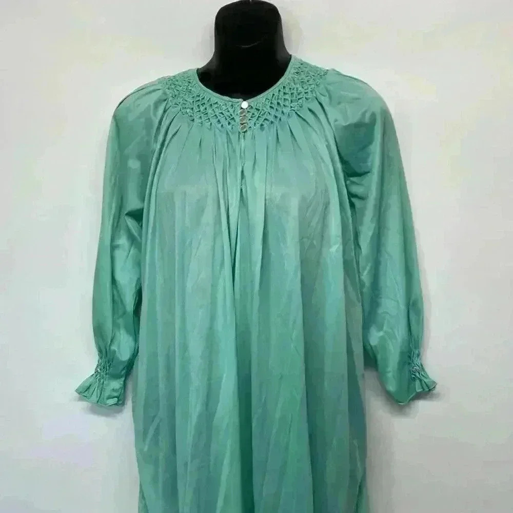 Vintage mint green nightgown size small